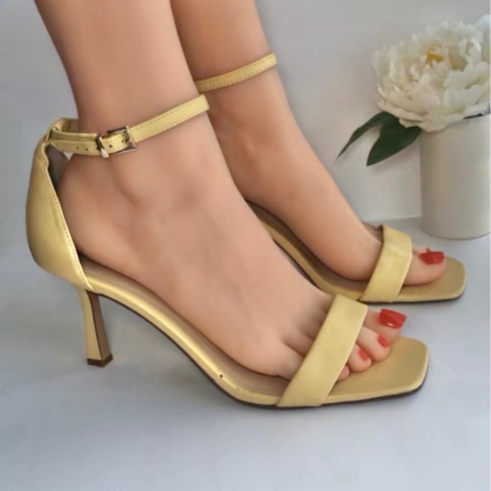 SALE🔥 VINCE CAMUTO Elegant Light Yellow Ankle Strap Open Toe SZ 12 Strappy High